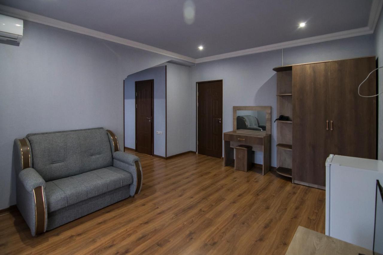 Afa Hotel & Guest House Jerevan Exteriör bild
